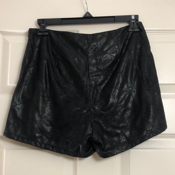 Black suede shorts - Picture 1 of 3